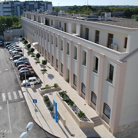 Residence Trani Bagian luar foto