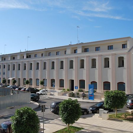 Residence Trani Bagian luar foto