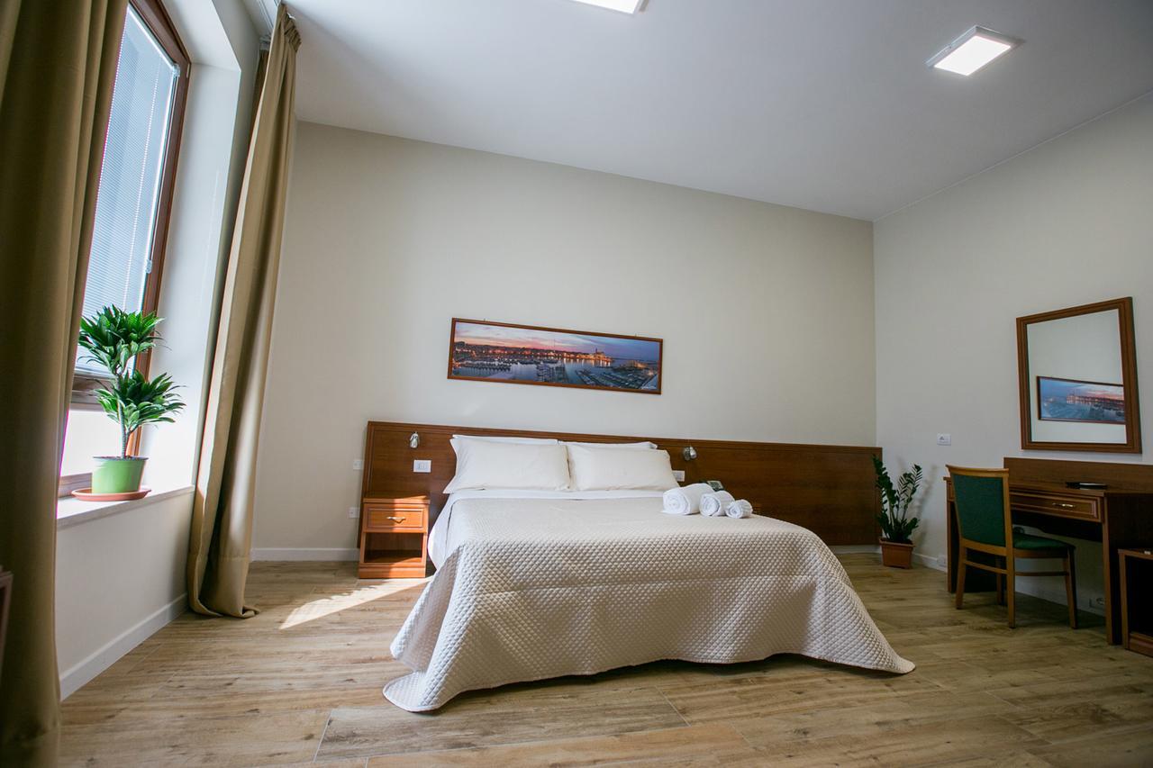Residence Trani Bagian luar foto