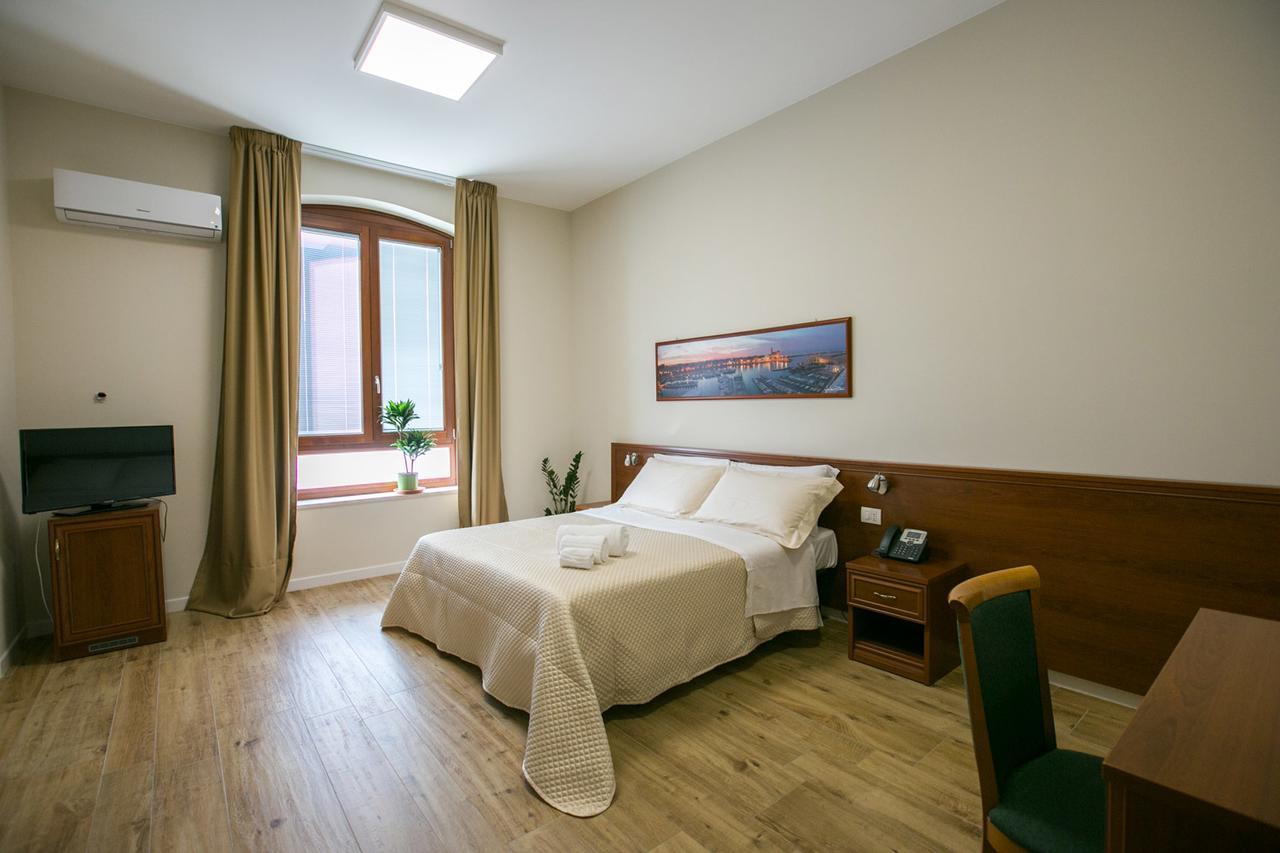 Residence Trani Bagian luar foto
