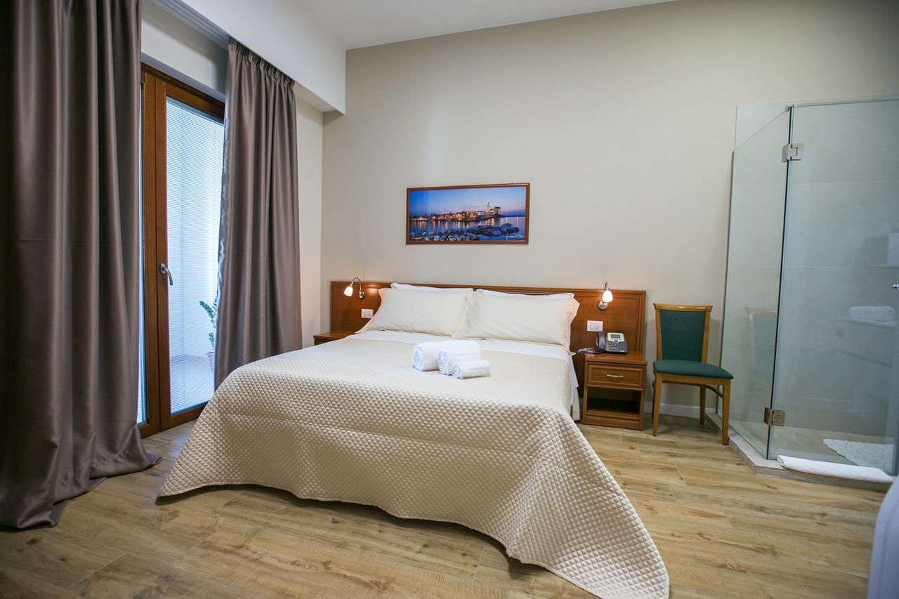 Residence Trani Bagian luar foto