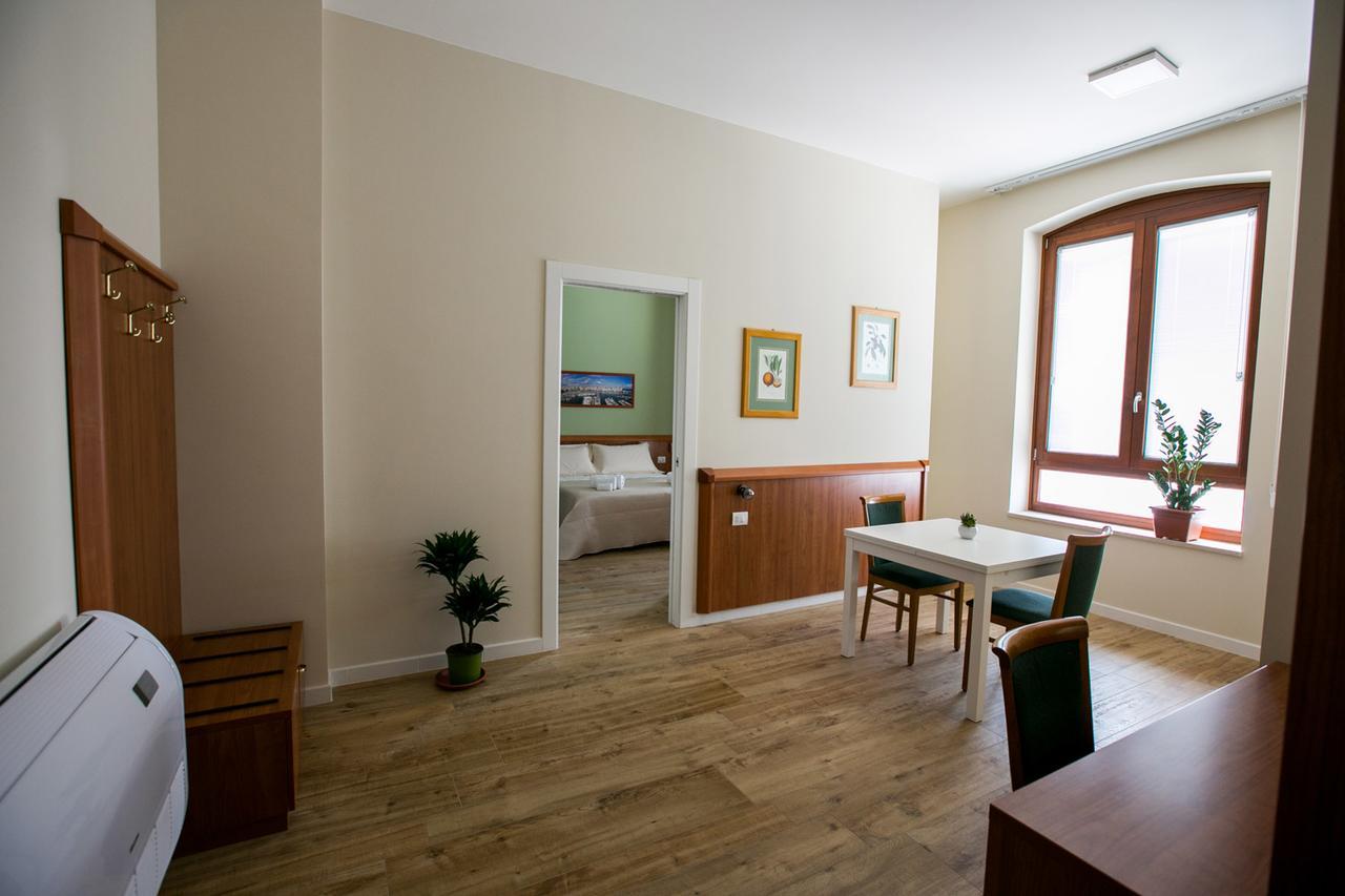 Residence Trani Bagian luar foto