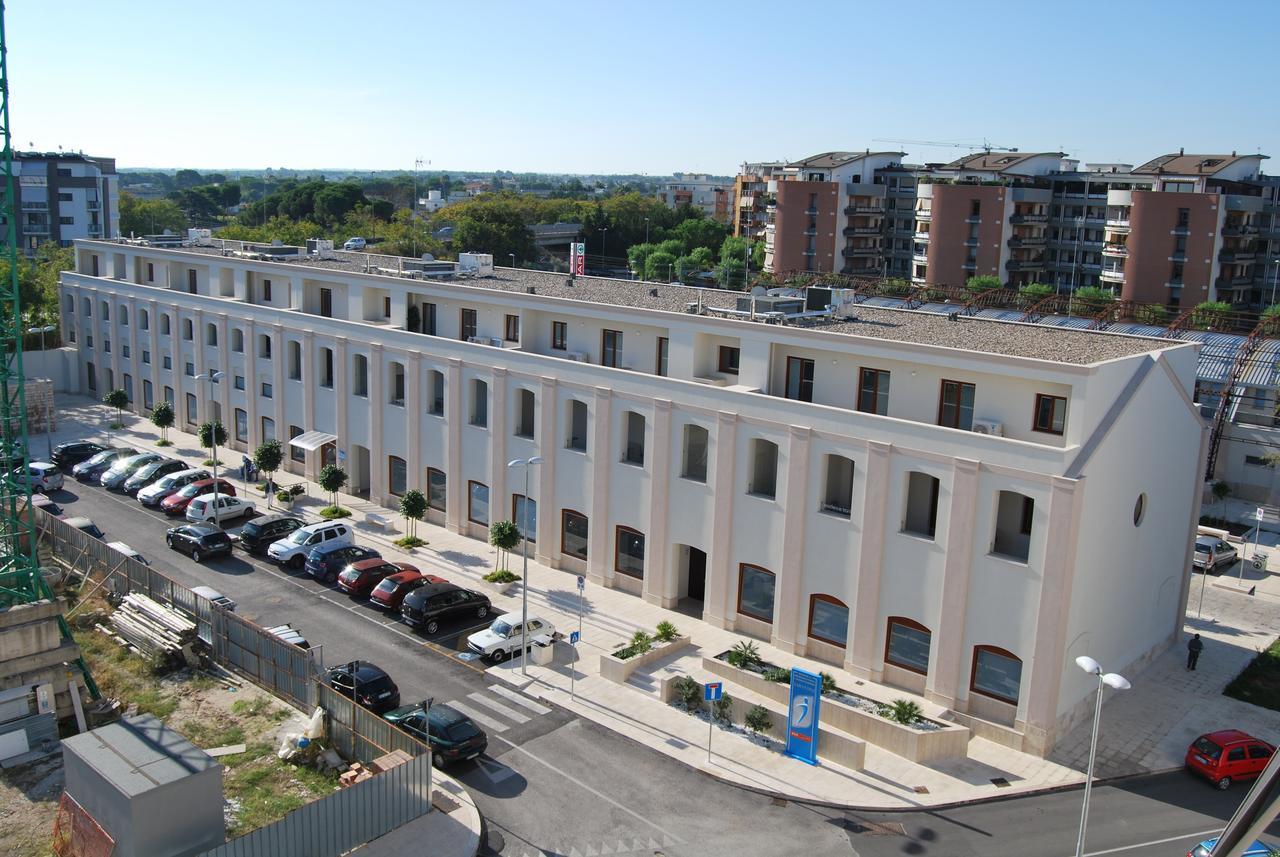 Residence Trani Bagian luar foto