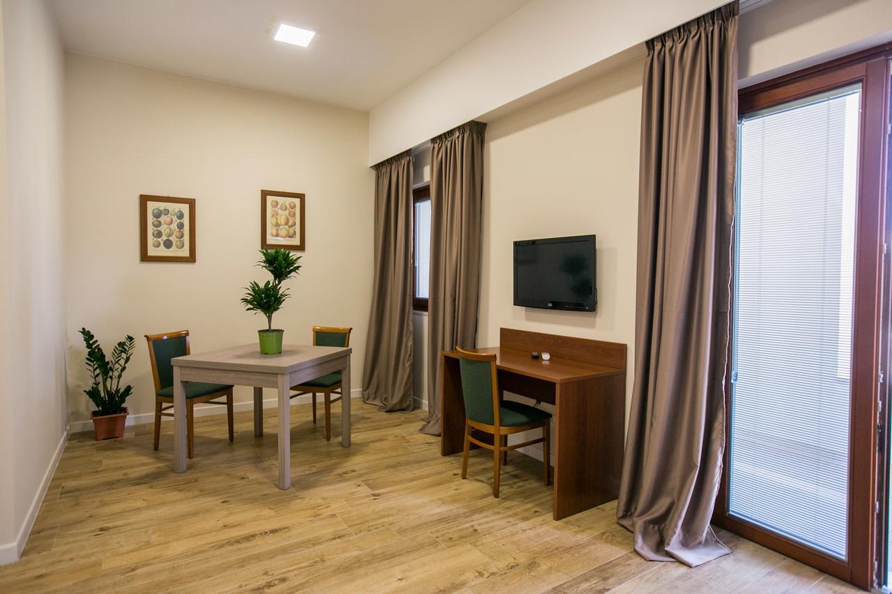 Residence Trani Bagian luar foto